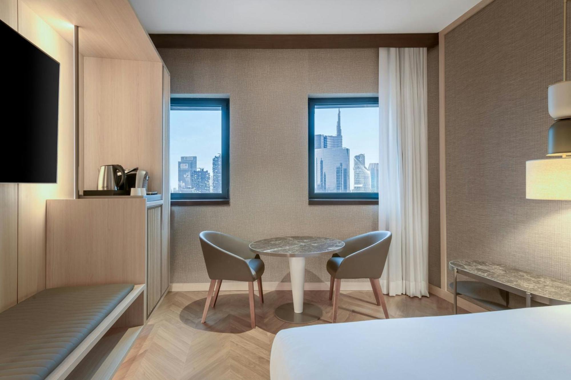Standard King Room Skyline View