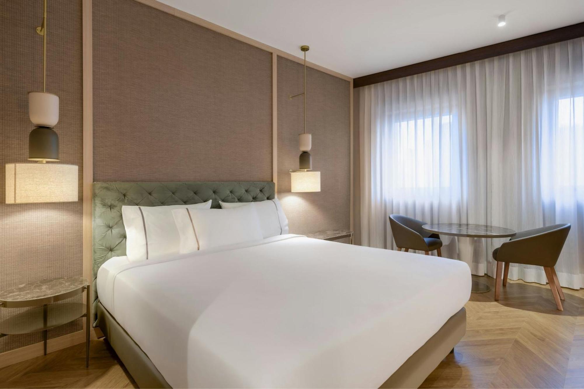Standard Queen Room